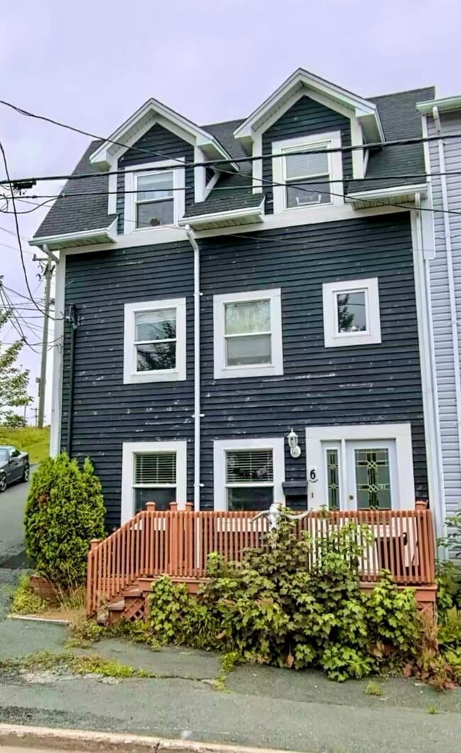 property at 6 Duckworth St