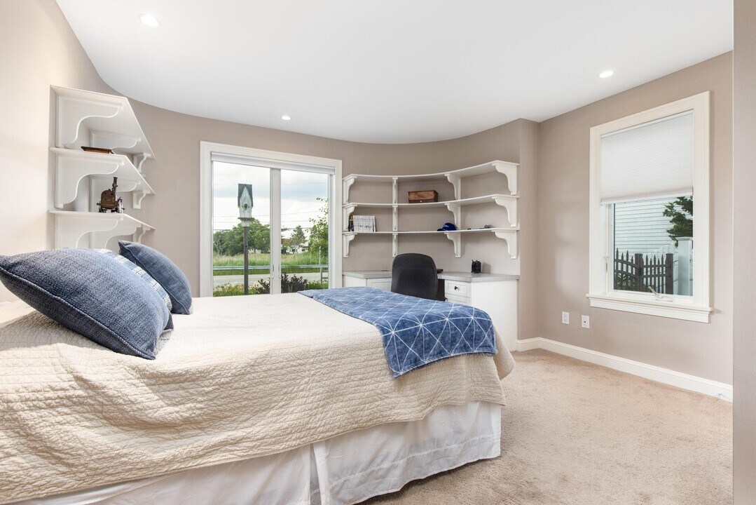 3 Ocean Blvd in North Hampton, NH - Building Photo