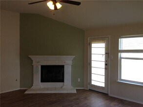 104 N Treasure Oaks Dr in Leander, TX - Building Photo - Building Photo
