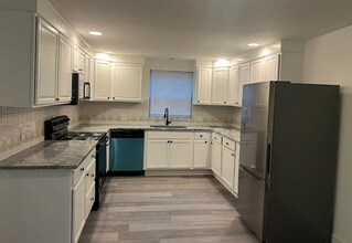 2001 Hogback Rd in Sunbury, OH - Building Photo - Building Photo