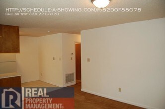 1600 Oak Croft Ct in Winston-Salem, NC - Building Photo - Building Photo
