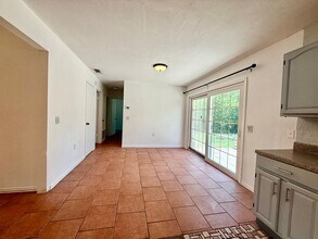 12014 El Sendero St in San Antonio, TX - Building Photo - Building Photo