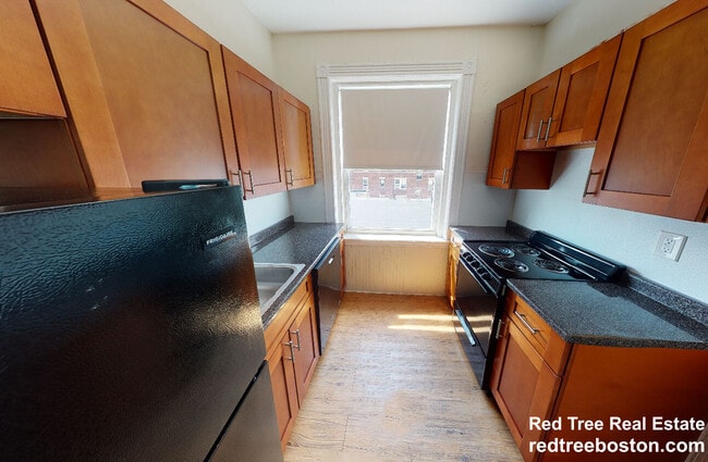 1350 Commonwealth Ave in Boston, MA - Foto de edificio - Building Photo