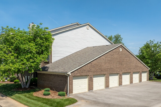 Windsor Gate Condominiums in Louisville, KY - Foto de edificio - Building Photo