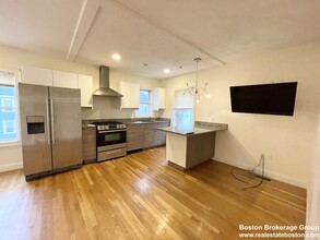 128 Hillside St, Unit 3 in Boston, MA - Building Photo - Building Photo