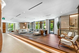 220 SE Mizner Blvd, Unit 201 in Boca Raton, FL - Building Photo - Building Photo