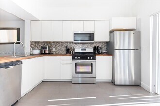 7818 Dixie Beach Cir in Tamarac, FL - Building Photo - Building Photo