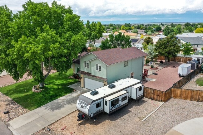 523 W Hook Dr in Pueblo West, CO - Building Photo - Building Photo