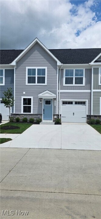 1849 Shank Dr in Akron, OH - Building Photo