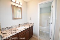 867 Fredonia Dr photo'