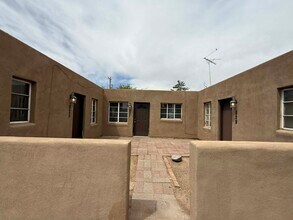 827 N Columbus Blvd in Tucson, AZ - Building Photo - Building Photo