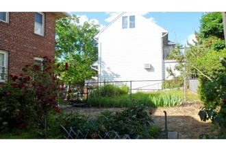 301 E Brinkerhoff Ave in Palisades Park, NJ - Foto de edificio - Other