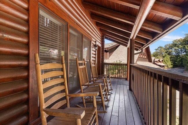 741 Golf View Blvd in Pigeon Forge, TN - Building Photo - Building Photo