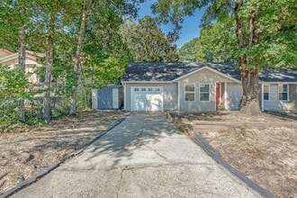213 Honeysuckle Way in Niceville, FL - Building Photo - Building Photo