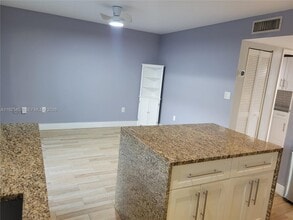 1325 NW 123rd Terrace in Pembroke Pines, FL - Foto de edificio - Building Photo