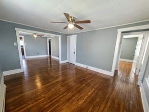 12 Front St, Unit 2 in Northumberland, PA - Foto de edificio - Building Photo