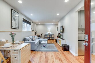 10052 Interlake Ave N in Seattle, WA - Building Photo - Building Photo