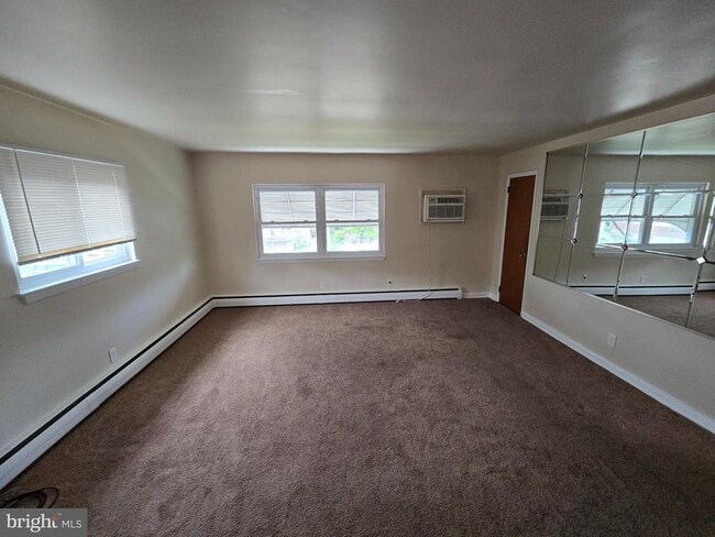 825 Solly Ave in Philadelphia, PA - Building Photo - Building Photo
