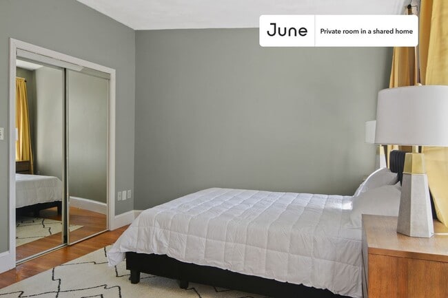 Private bedroom in 4 bed/1 bath Home in Boston, MA - Building Photo - Building Photo