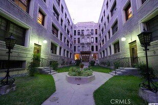 2121 James M Wood Blvd in Los Angeles, CA - Building Photo