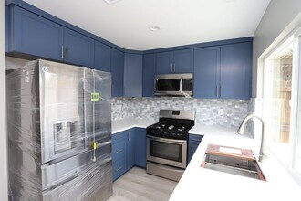 1409 N Roundtree Ln in Anaheim, CA - Building Photo - Building Photo