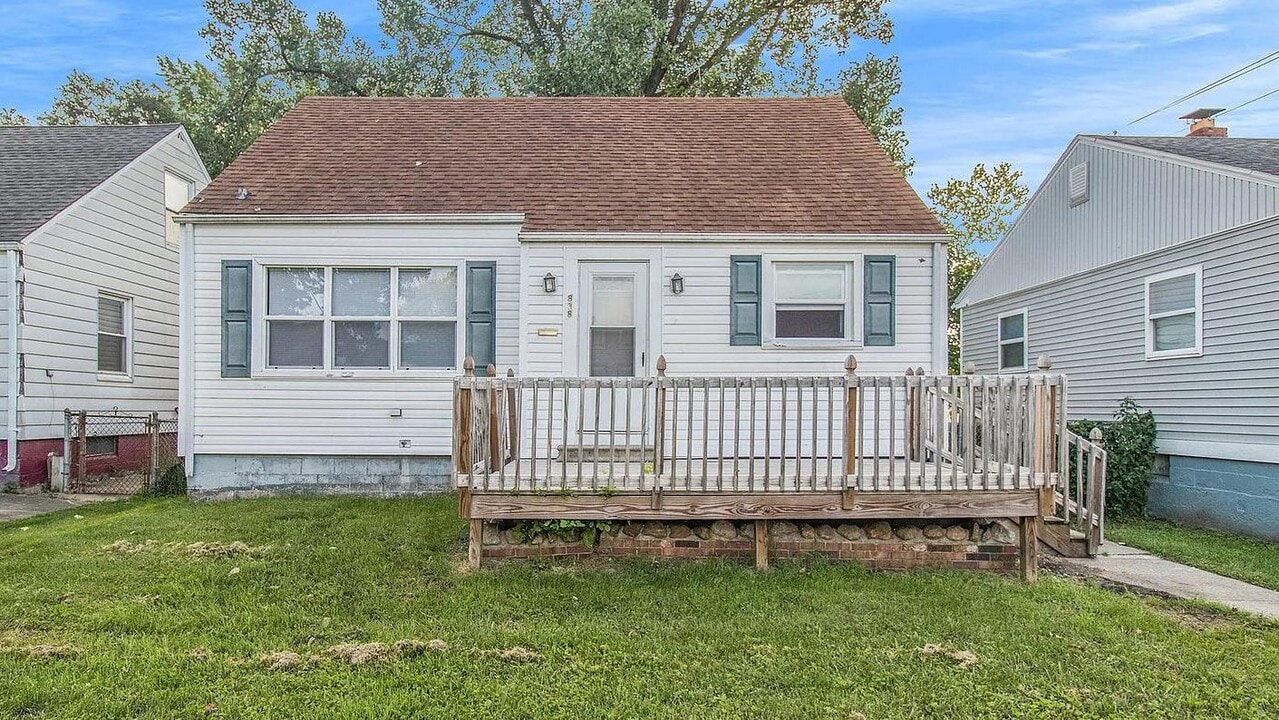 838 S Gladstone St in South Bend, IN - Building Photo