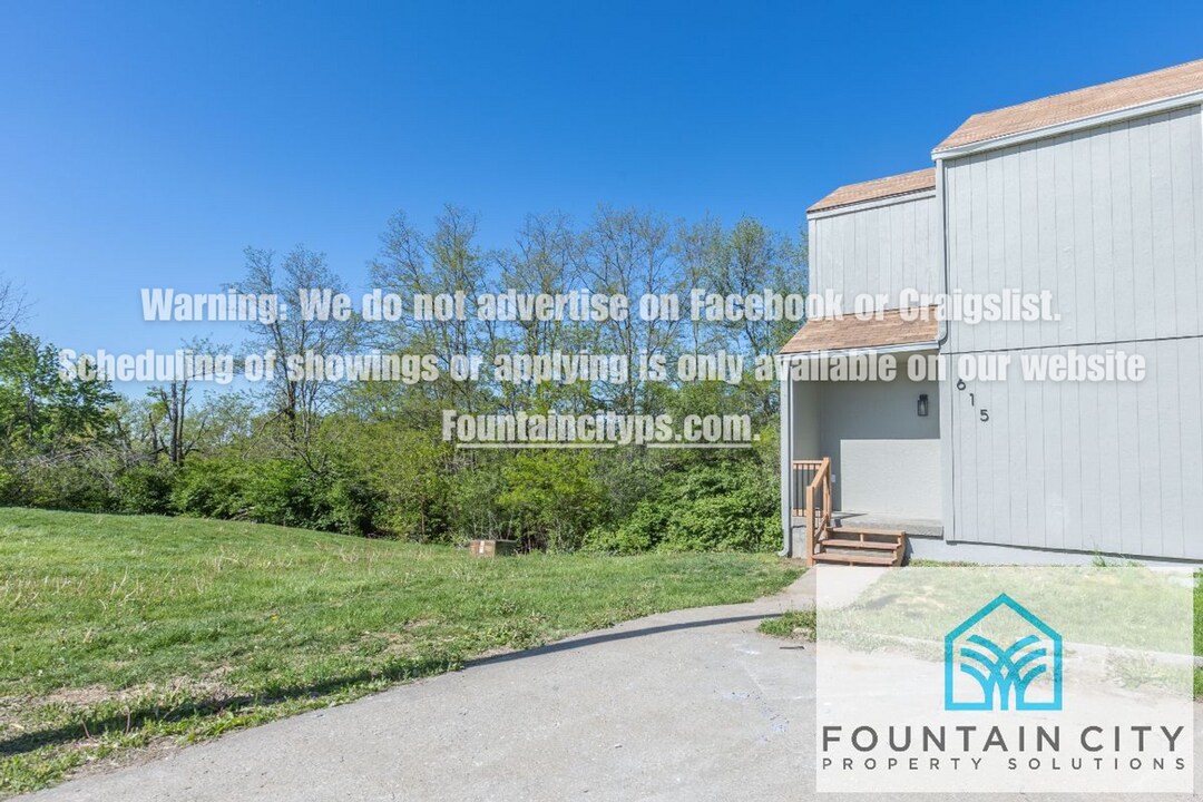 615 Gallatin St in Liberty, MO - Building Photo