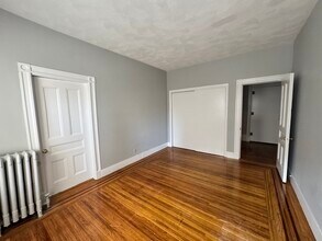 11 Park St, Unit 2 in Brookline, MA - Building Photo - Building Photo