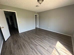 106 Brookview Dr in Elk City, OK - Building Photo - Building Photo