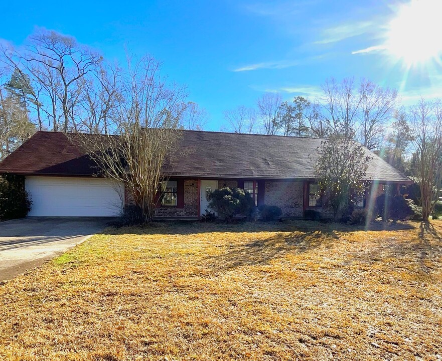 213 Old Oak Ln in Leesville, LA - Building Photo