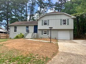 1092 Sherbrooke Dr in Birmingham, AL - Building Photo