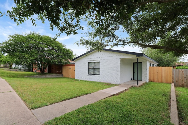 property at 5729 Pinon Vista Dr