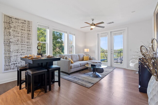 1900 Barton Springs Rd, Unit 4010 in Austin, TX - Foto de edificio - Building Photo