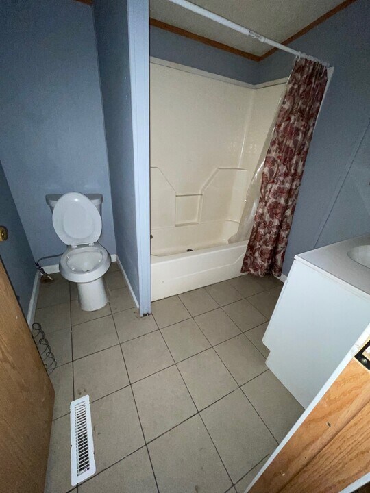 395 Memory Ln in Henderson, TN - Building Photo