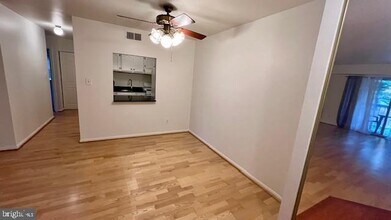 5904 Cove Landing Rd in Burke Centre, VA - Building Photo - Building Photo