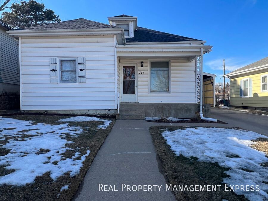 715 S 4th Ave in Sioux Falls, SD - Building Photo