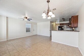 8424 Cannon St-Unit -A in Houston, TX - Foto de edificio - Building Photo