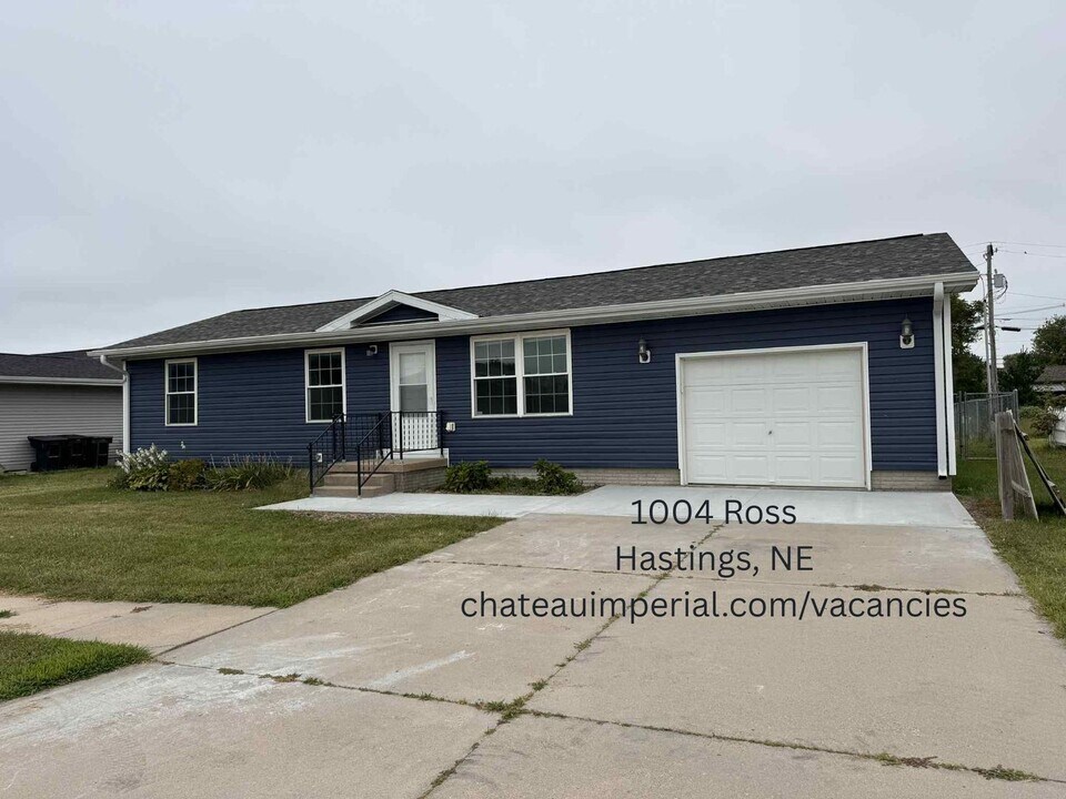 1004 S Ross Ave in Hastings, NE - Building Photo
