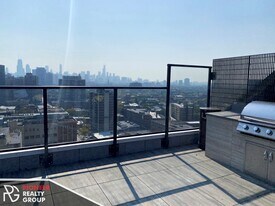 2551 N Clark St in Chicago, IL - Building Photo