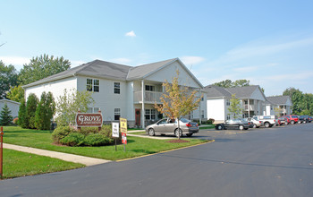 Grove Apartments in Union Grove, WI - Foto de edificio - Building Photo