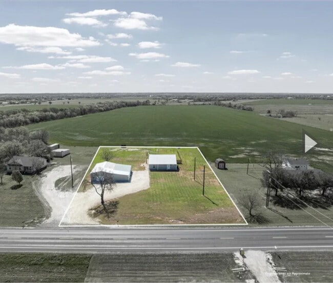 5730 Leroy Pkwy in West, TX - Building Photo - Building Photo