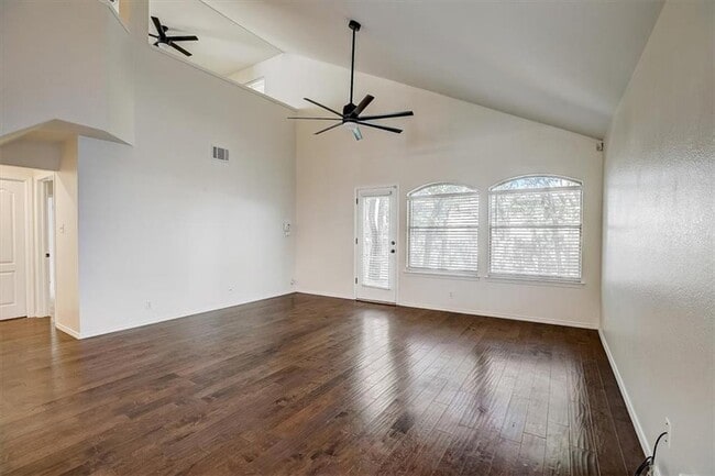 property at 2016 Ravenscroft Dr