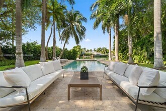 6300 Allison Rd in Miami Beach, FL - Building Photo - Building Photo