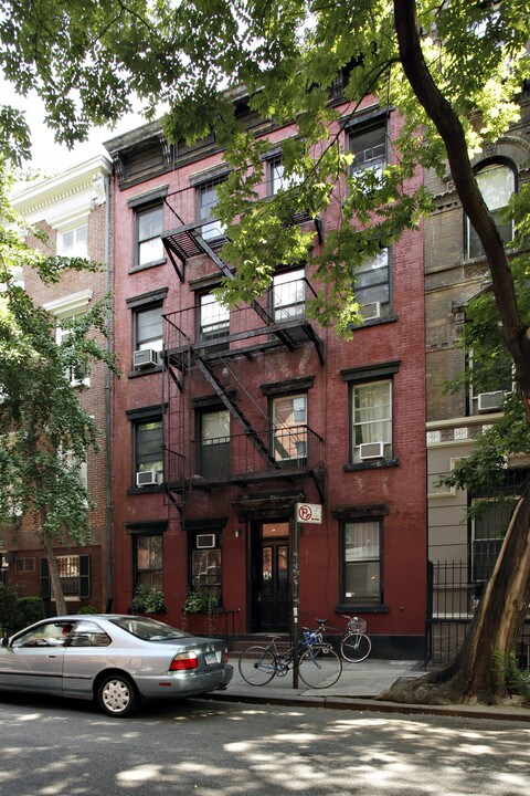 429 E Ninth St in New York, NY - Building Photo