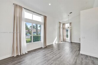 740 Cypress Pointe Dr E in Pembroke Pines, FL - Building Photo - Building Photo