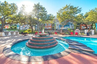 Reserve at Canyon Creek in San Antonio, TX - Foto de edificio - Building Photo
