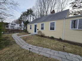 5 Hillside Ave in Newburyport, MA - Building Photo