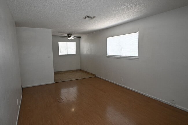 2301 Stewart Ave in Las Vegas, NV - Building Photo - Building Photo