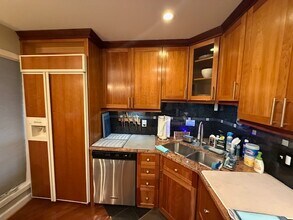 425 N Church St, Unit D in Charlotte, NC - Building Photo - Building Photo