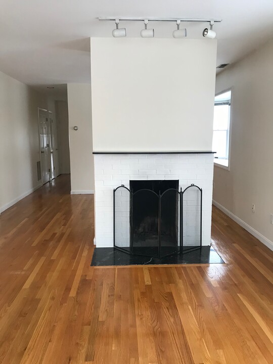 11 Bemis Rd, Unit 4 in Wellesley, MA - Foto de edificio